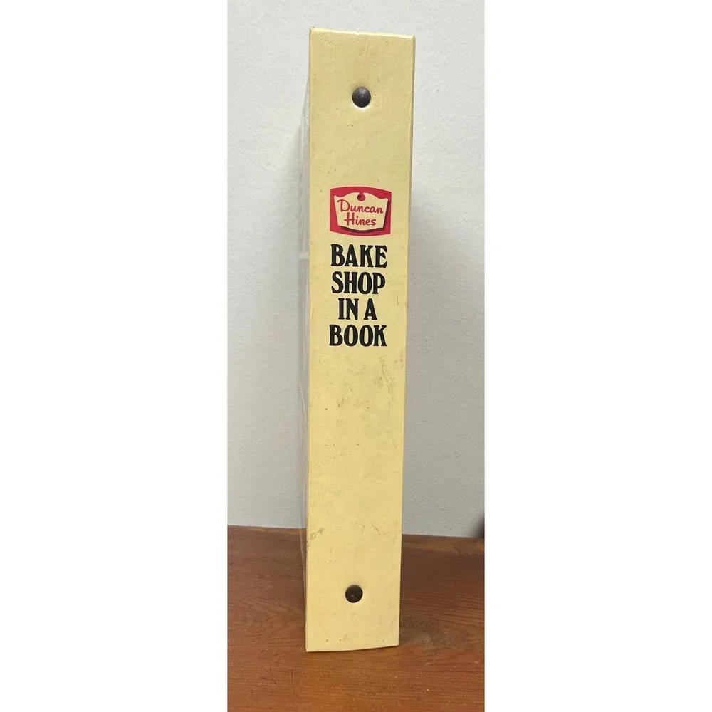 Vintage 1979 Duncan Hines Bake Shop in a Book 3-Ring Binder Cookbook Recipes
